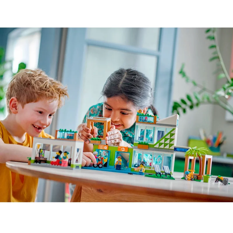 Конструктор LEGO City Многоквартирный дом (LEGO 60365) 7